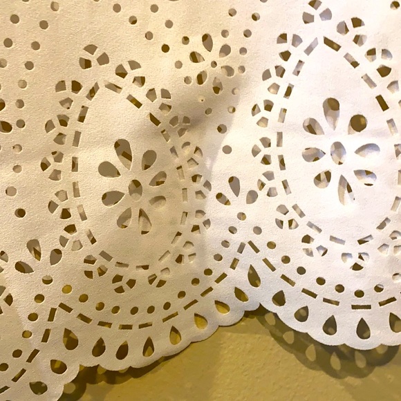 White Kenneth Cole V Neck Tunic laser cut detail l - Picture 5 of 6